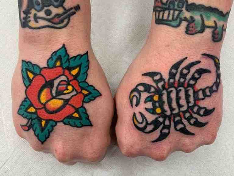 Traditional tattoo Berlin - tattoos by Mariano - Hand tattoos